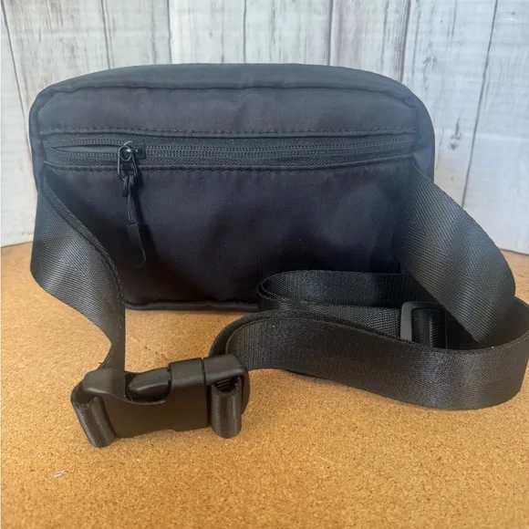 CJLA Carly Jean Los Angeles Belt Bag Fanny Pack Travel - Picture 8 of 12